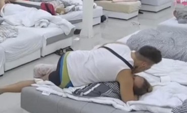 NISU MOGLI DA IZDRŽE: Luna i Sloba imali seks u štali (VIDEO)