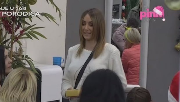Šmeker pravi, baš onako kako ja volim! Maca bez blama priznala učesnici Zadruge da je OTKINULA na njenog tatu! (VIDEO)