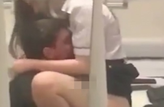 Zaposlenike jednog od najpozatijih trgovačkih lanaca snimili kako se seksaju na poslu