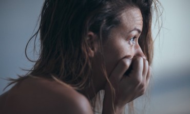 Da li znate šta je 'pubbing'? Nažalost, ovaj TREND već godinama UNIŠTAVA gotovo svaku LJUBAVNU VEZU