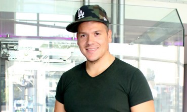 POLA ZADRUGE DOŠLO NA NJEGOV NASTUP, ALI NE I KIJA: Evo ko je sinoć LOMIO ČAŠE čim je zapjevao Sloba! (FOTO)