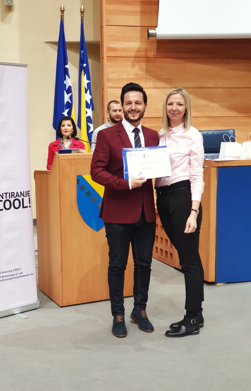 Neno Murić dobio priznanje Centra za razvoj omladinskog aktivizma: Trebamo odgajati generacije koje imaju razvijenu svijest o humanitarnom radu