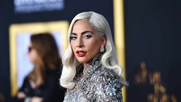 Lady Gaga u modnoj kombinaciji koju svi komentarišu!