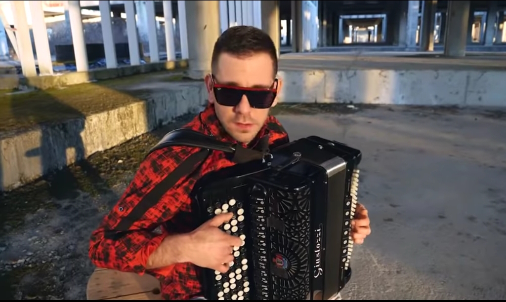 Za Samira Nurkića ništa nije nemoguće – Poslušajte kako „Blah Blah Blah“ Armina van Buurena zvuči na harmonici