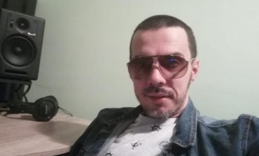 NA SVE NAČINE JE POKUŠAVAO DA DOĐE DO ČELNIH LJUDI PINKA, SLAO NA DESETINE PORUKA, a sad se Bojan Tomović hvali na sva usta kako je odbio učešće u 'Zadruzi 3'!