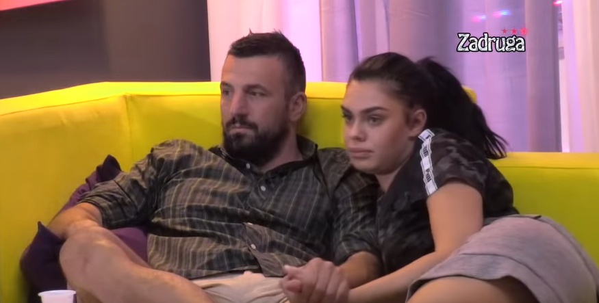 IGRA SE SA NJENIM EMOCIJAMA? Vladimir POLJUBIO Minu pa je ostavio samu i otišao kod Mione, ONA ZATEČENA! (VIDEO)