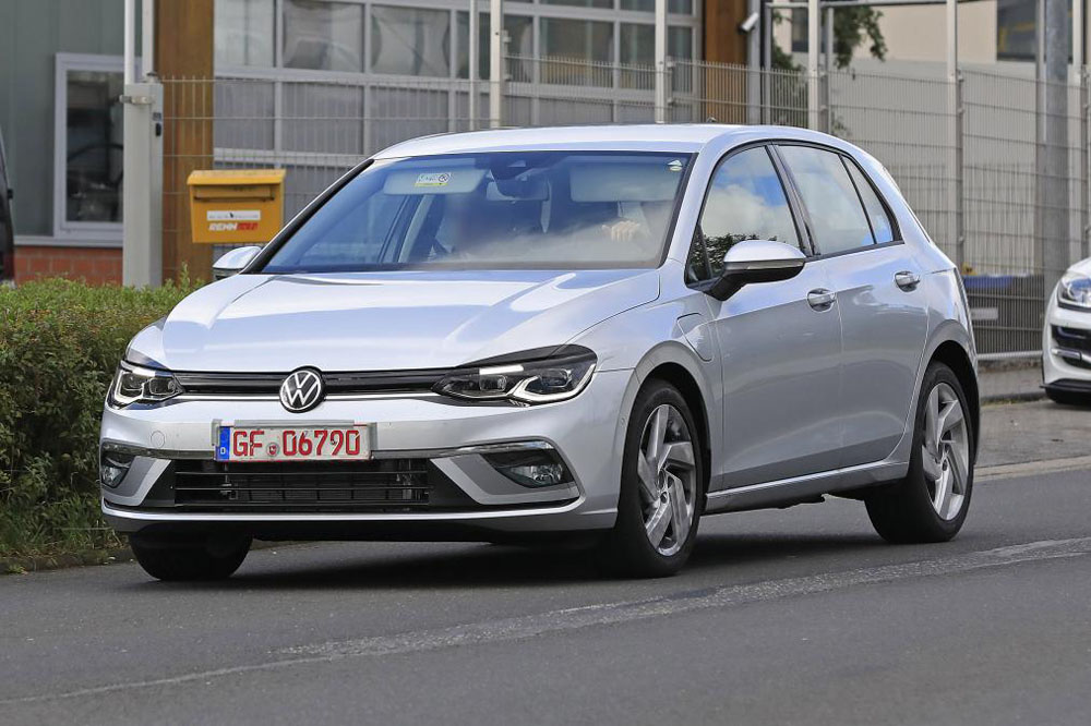 Novi Golf 8 uhvaćen objektivom foto aparata gotovo bez kamuflaže!
