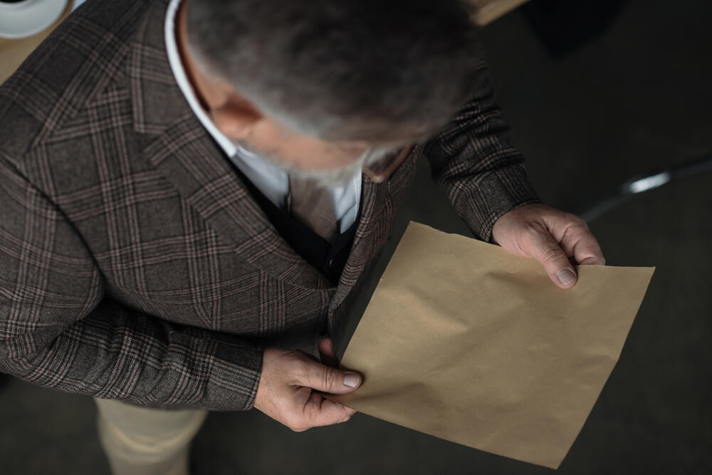 Otac sastavio listu pitanja za ćerkinog dečka da utvrdio da li je dobar “materijal” za zeta. Jedno pitanje bilo je posebno bolno!