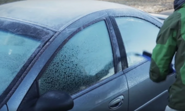 Dosta vam je struganja leda i mraza s vjetrobrana? Ovaj trik možda vam popravi jutra