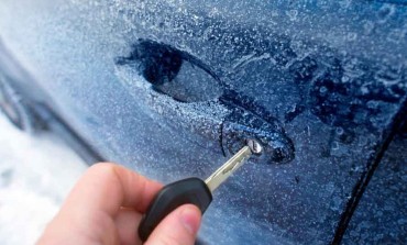 Trikovi za lakše skidanje leda sa automobila