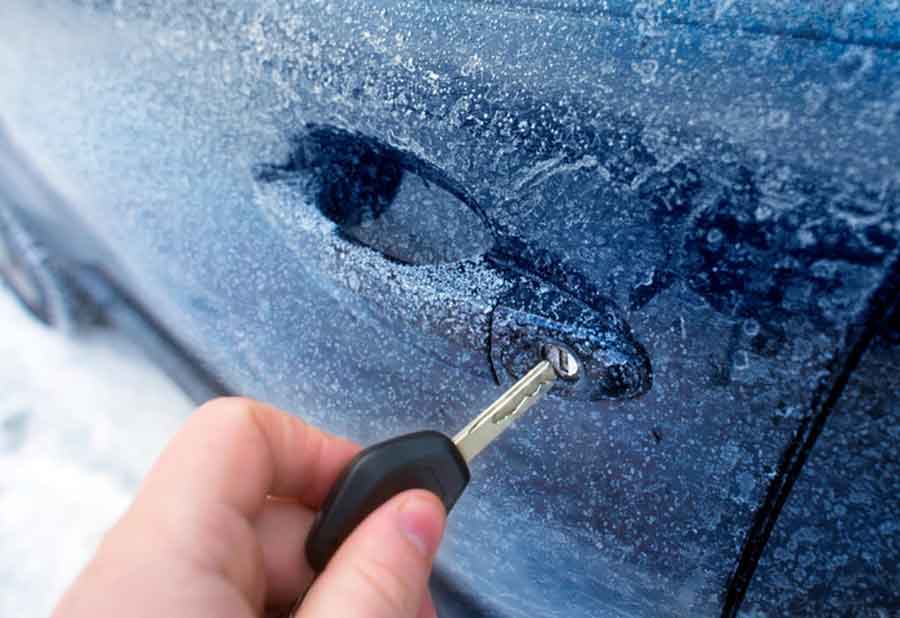 Trikovi za lakše skidanje leda sa automobila