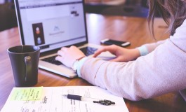 Pitanje svih pitanja: ‘Nakon 20 godina pronašla sam svoju prvu ljubav na Facebooku, trebam li mu poslati poruku?’